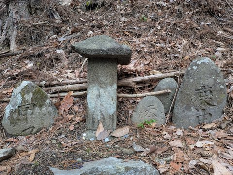 伝・北条時行供養塔